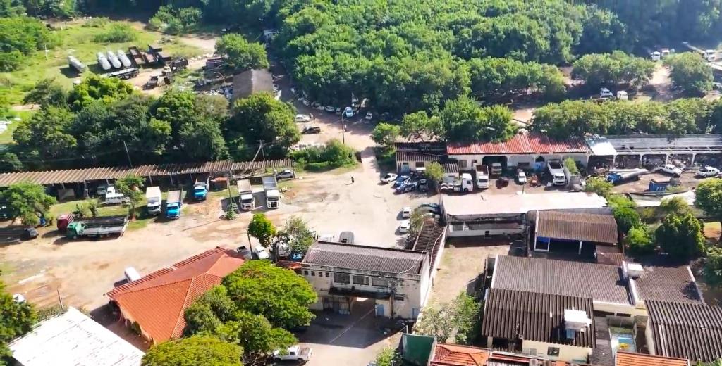 Justiça determina reintegração de posse da antiga garagem da Prefeitura; ocupantes precisam sair até domingo (31)