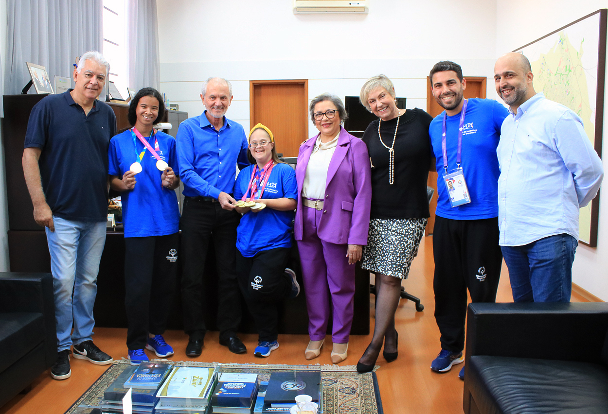 Prefeito recebe as atletas Erika Raiza e Mariana, medalhistas de ouro na Special Olympics, em Berlim