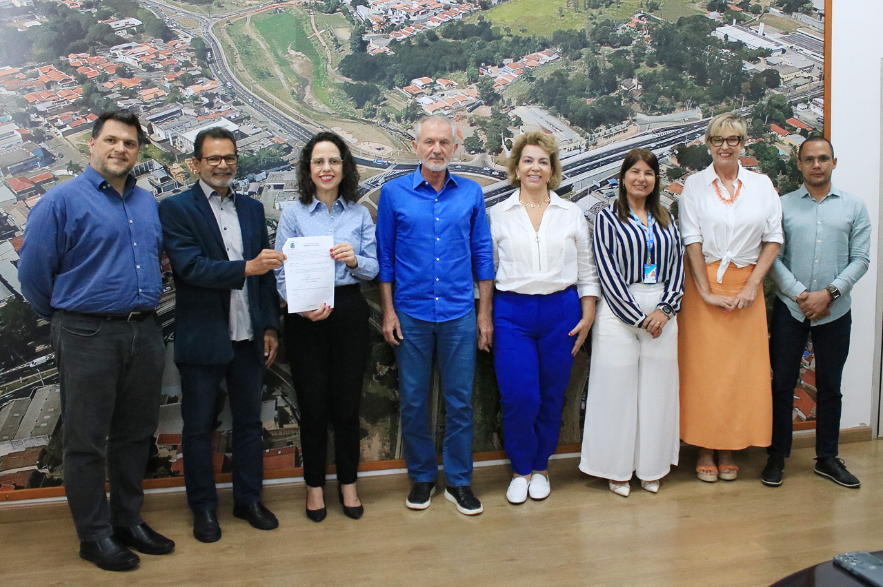 Botion e secretária anunciam oportunidades de novas moradias para 3,7 mil famílias