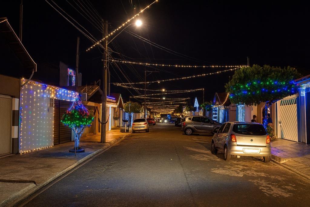 Rua no Jd. das Palmeiras terá mudança temporária de sentido por conta de decoração natalina
