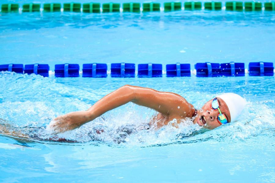 Inscrições abertas para aulas de natação na Piscina Municipal Alberto Savoi