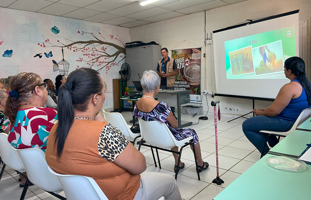 Usuários do Centro Social do Belinha Ometto participam de palestra sobre dengue