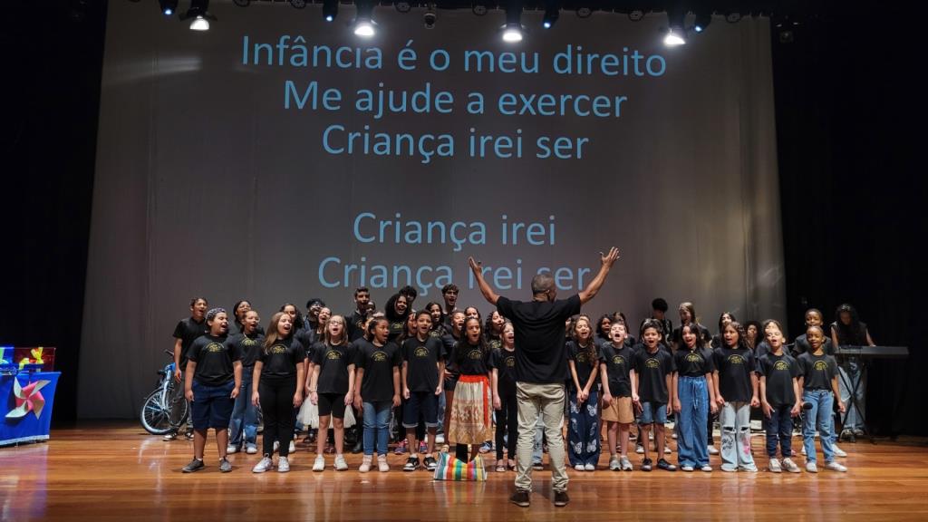 Coral Infantil Municipal estreia com apresentação especial no Teatro Nair Bello