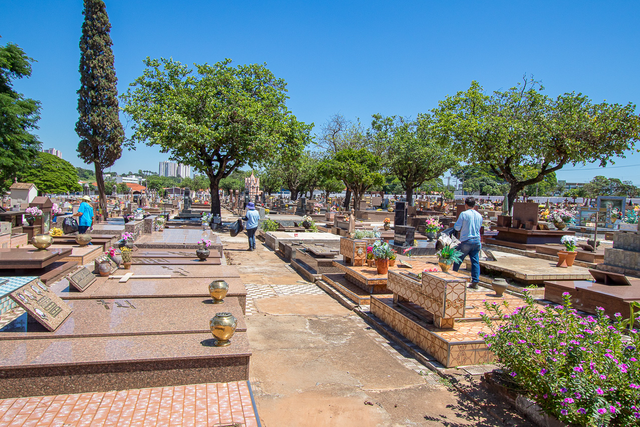 Cemitérios de Limeira devem receber 19 mil visitantes; trânsito será alterado para segurança de pedestres