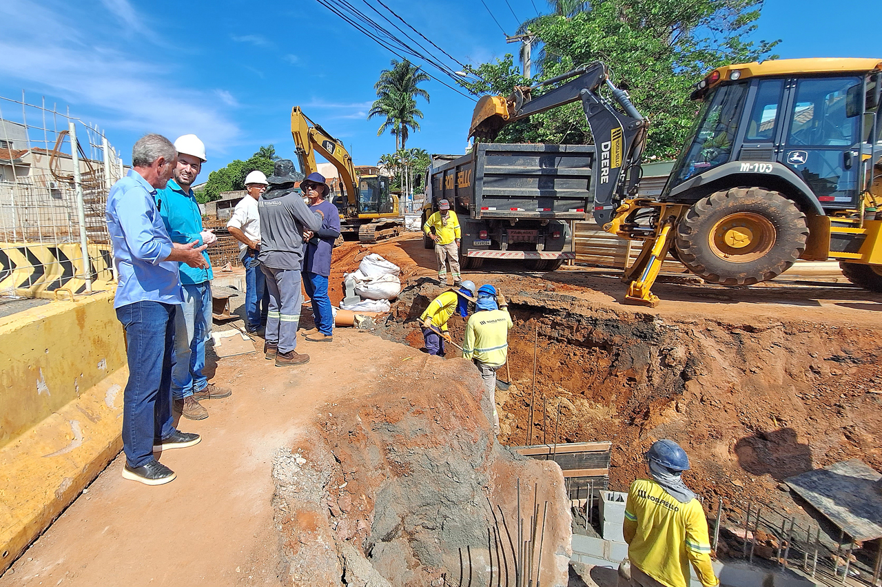 Obras na região do Mercadão alcançam 85%; fundação começa a ser construída