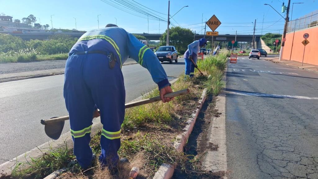 Prefeitura intensifica mutirões de limpeza e capinação em diversos bairros de Limeira