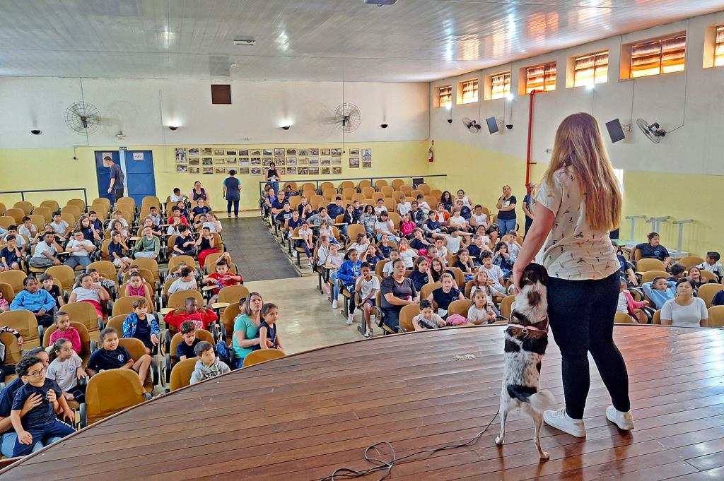 EducaPet: projeto leva cuidado e respeito com animais às escolas de Limeira