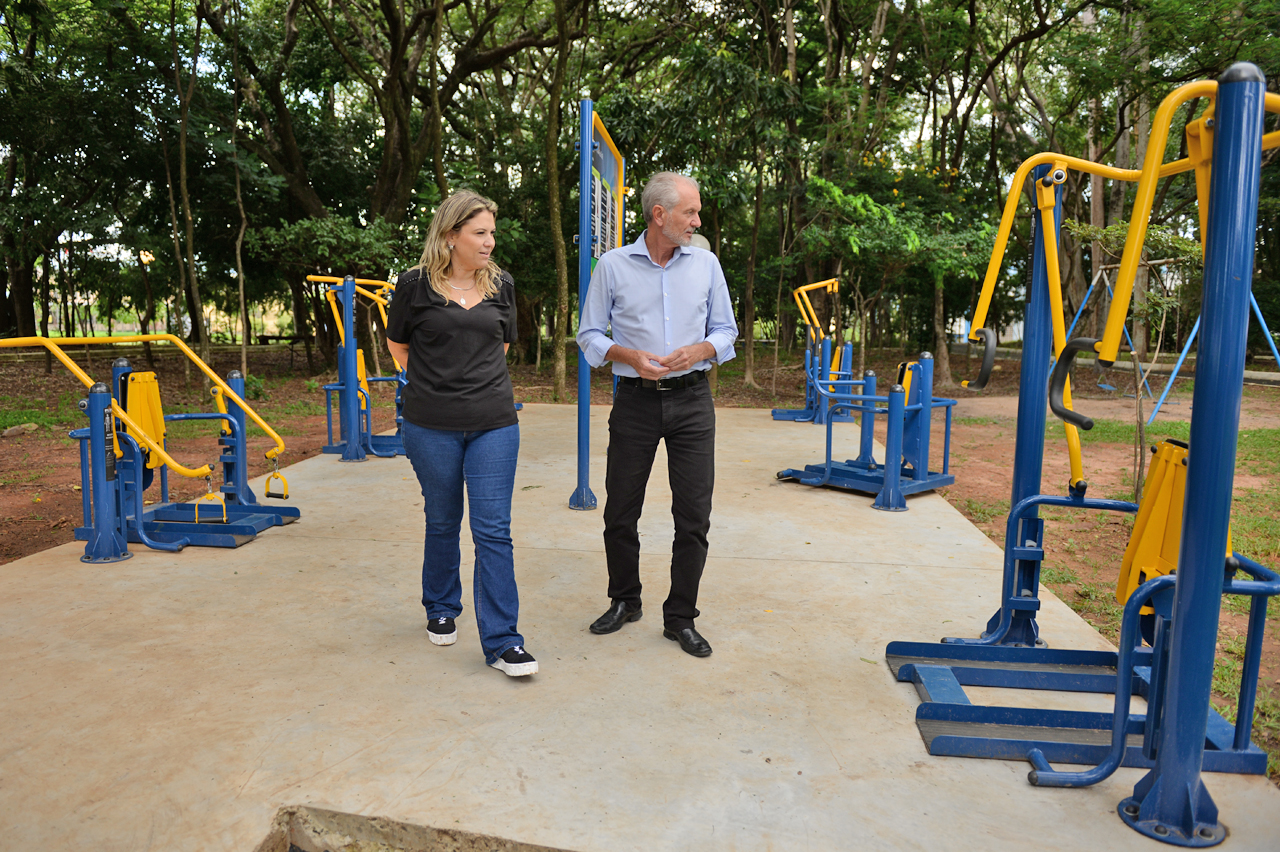 Academia e playground adaptados são instalados no Parque Cidade