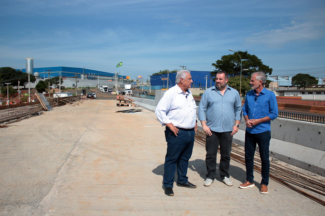 Duplicação do viaduto Paulo Natal recebe nova etapa de concretagem