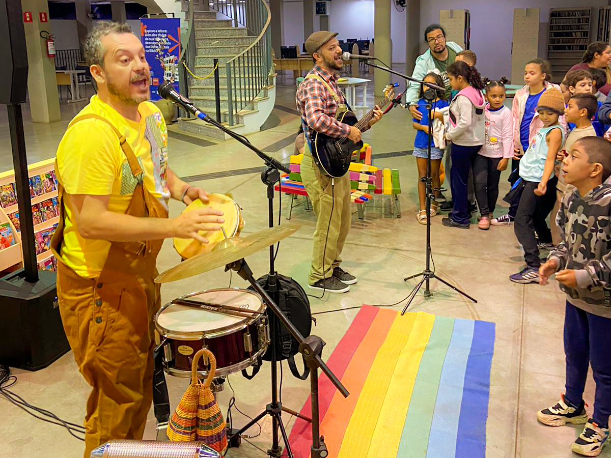 “Show Brincante” na Biblioteca celebra cultura da infância