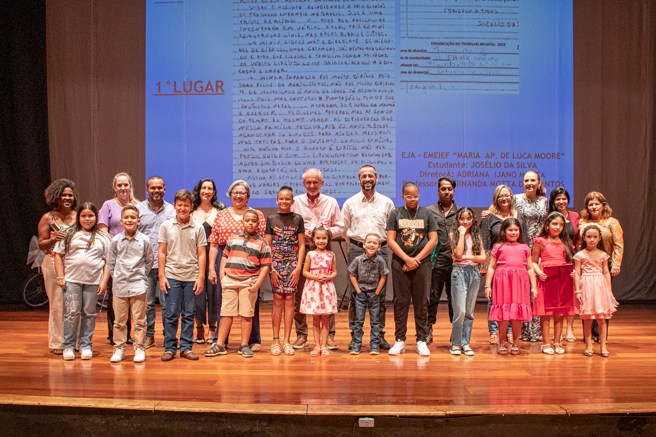 Concurso contra trabalho infantil premia alunos vencedores