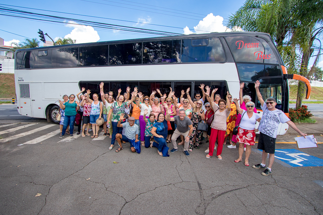 Terceira Idade visita Natal de Holambra