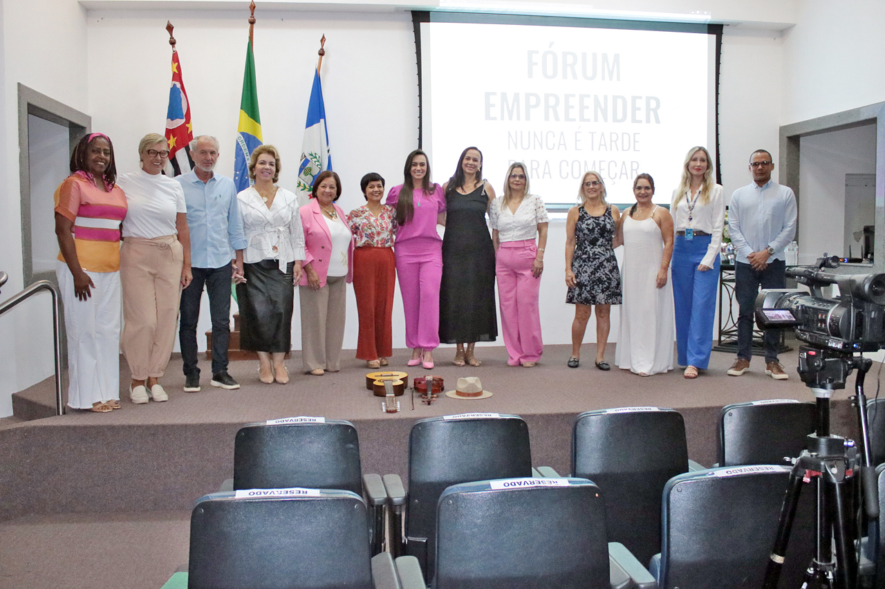 Prefeito e primeira-dama prestigiam evento sobre empreendedorismo
