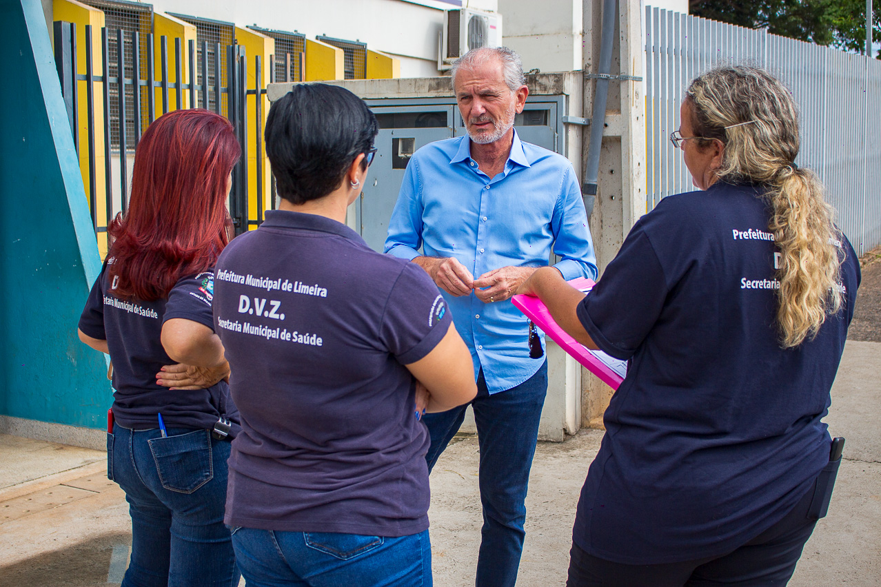 Prefeito acompanha mutirão no Abílio Pedro