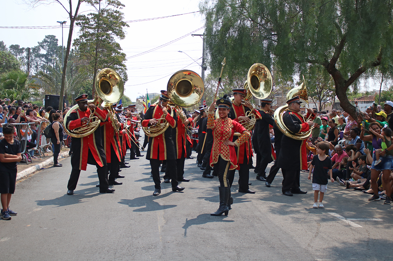 Desfile de 7 de Setembro em Limeira destaca os desafios entre inteligência artificial e humana