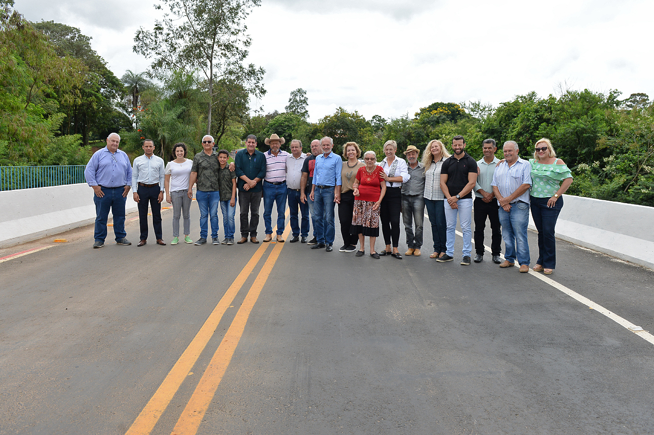 Botion visita obras finalizadas da estrada Zé do Pote