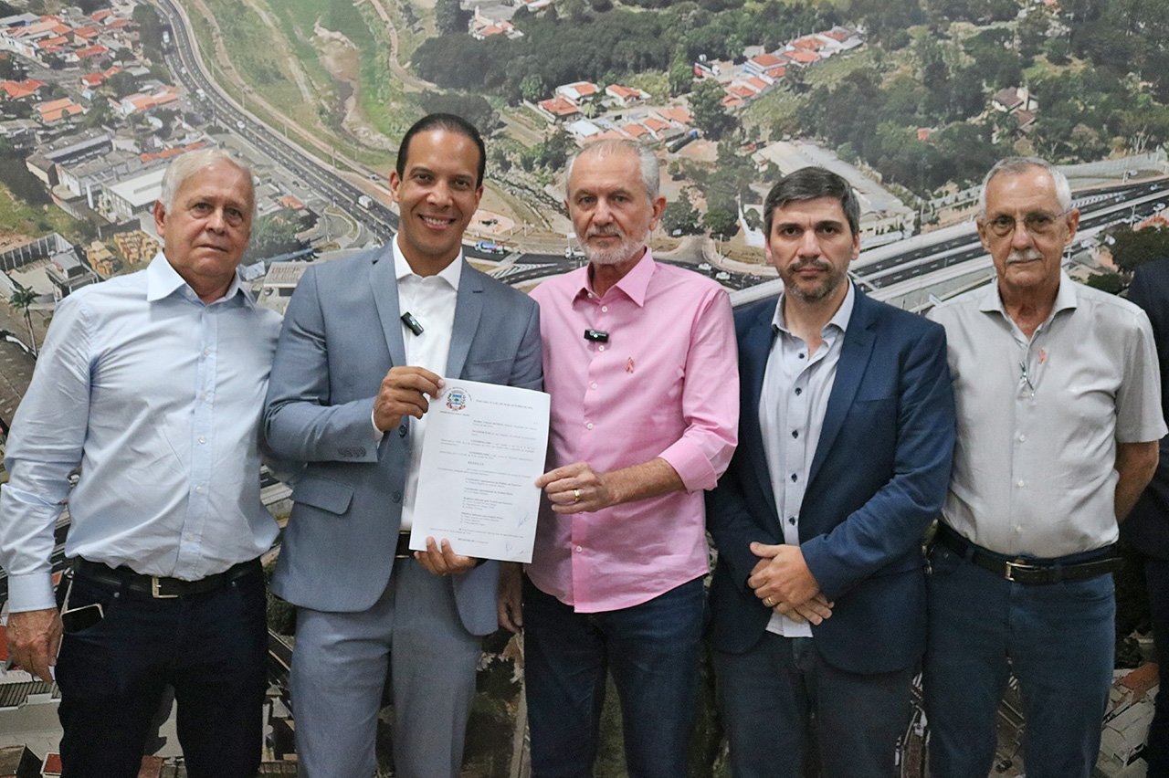 Prefeito anuncia equipe de transição de governo para nova gestão