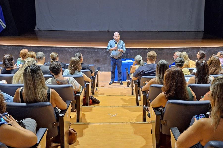 Secretário de Educação discute ações e situação crítica dos prédios da rede municipal de ensino