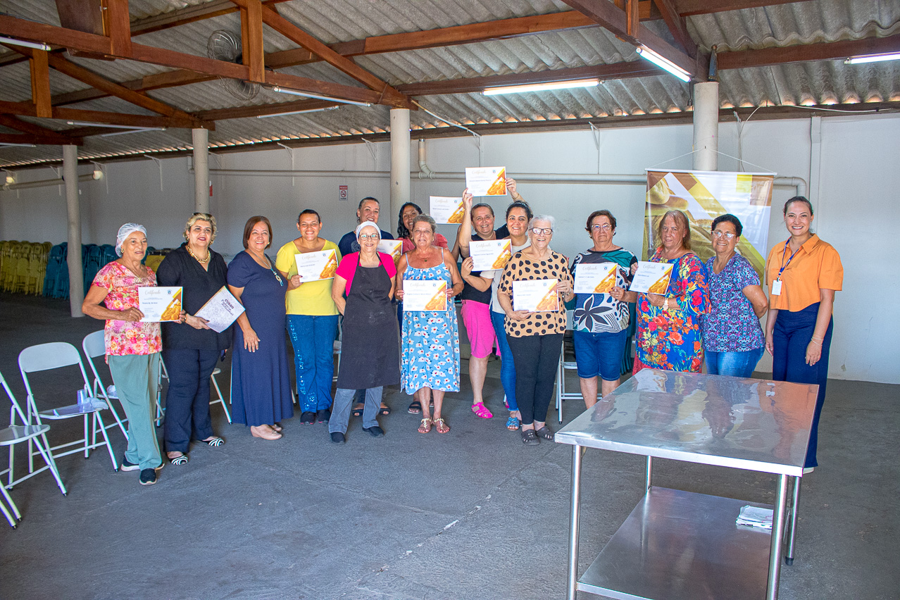 Fundo Social entrega certificados do curso de Padaria Artesanal