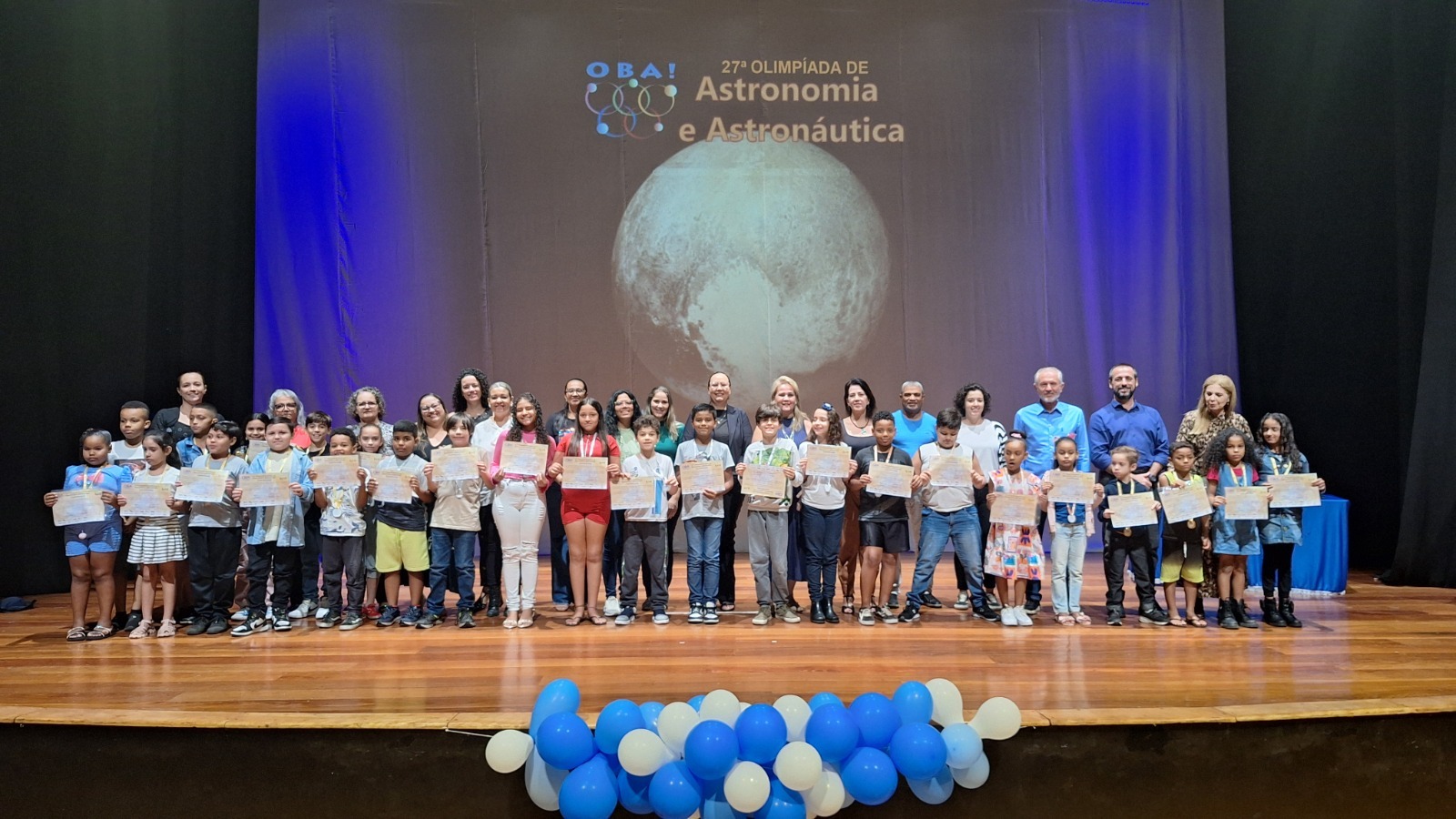 Alunos da rede municipal recebem medalhas de olimpíada