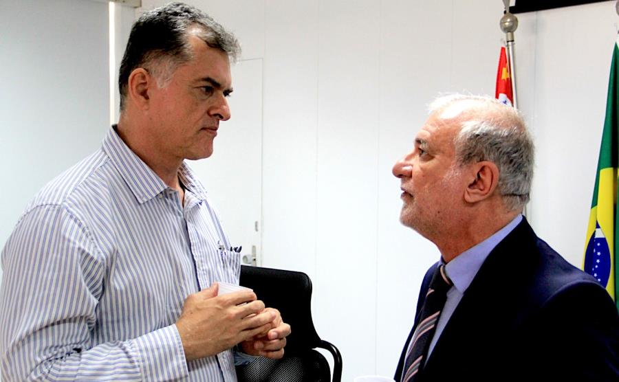 Prefeito Dr. Lapena firma contrato com IBAM para realização de concursos públicos