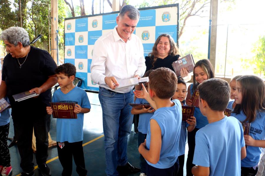 Prefeitura recebe doação de 30 mil livros paradidáticos do SESI-SP para alunos da rede municipal