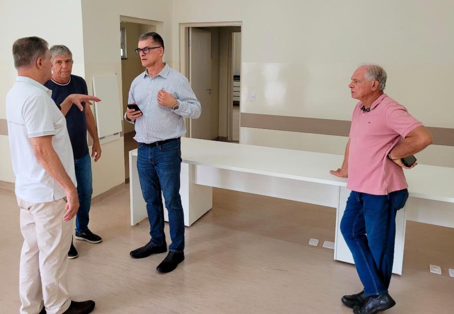 Prefeito Dr. Lapena e equipe fazem vistoria no prédio do NGA3