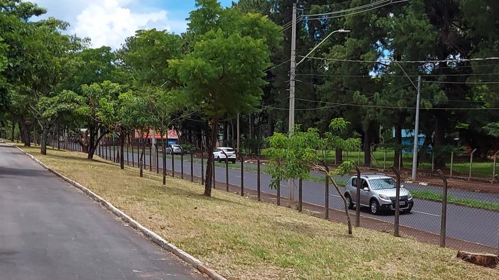 Prefeitura intensifica serviços de limpeza em vias públicas da cidade