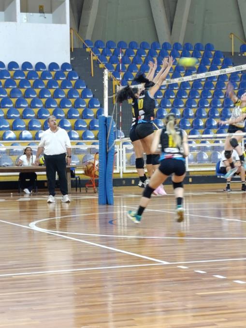 Vôlei feminino assume a liderança da Copa Regional