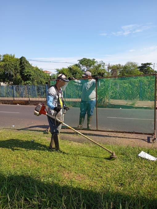 Serviços de zeladoria e limpeza urbana avançam pela cidade