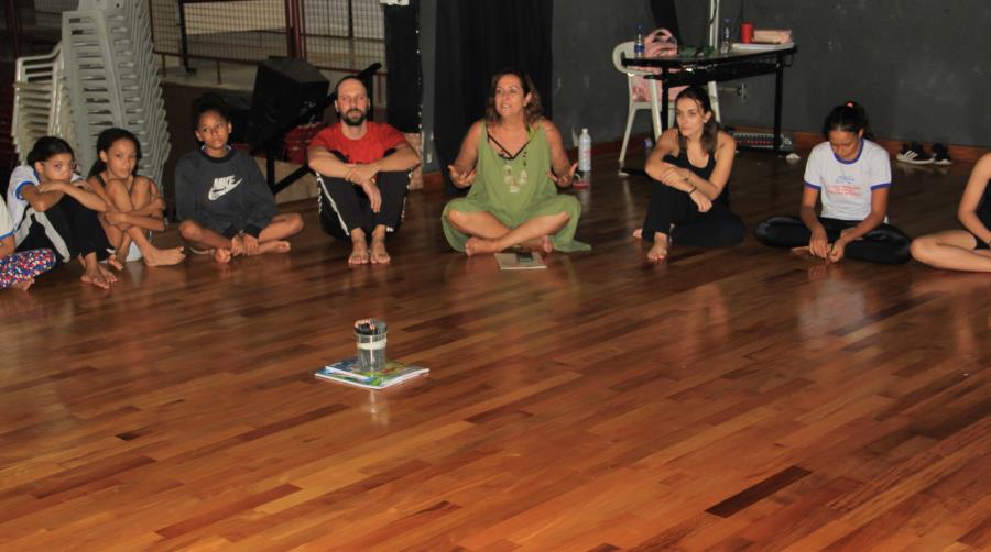 Gilsamara Moura fala sobre “samba” com alunos da EMD