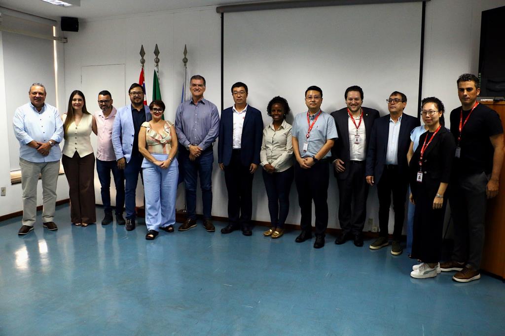 Visita de cortesia reforça parceria entre município e empresa chinesa