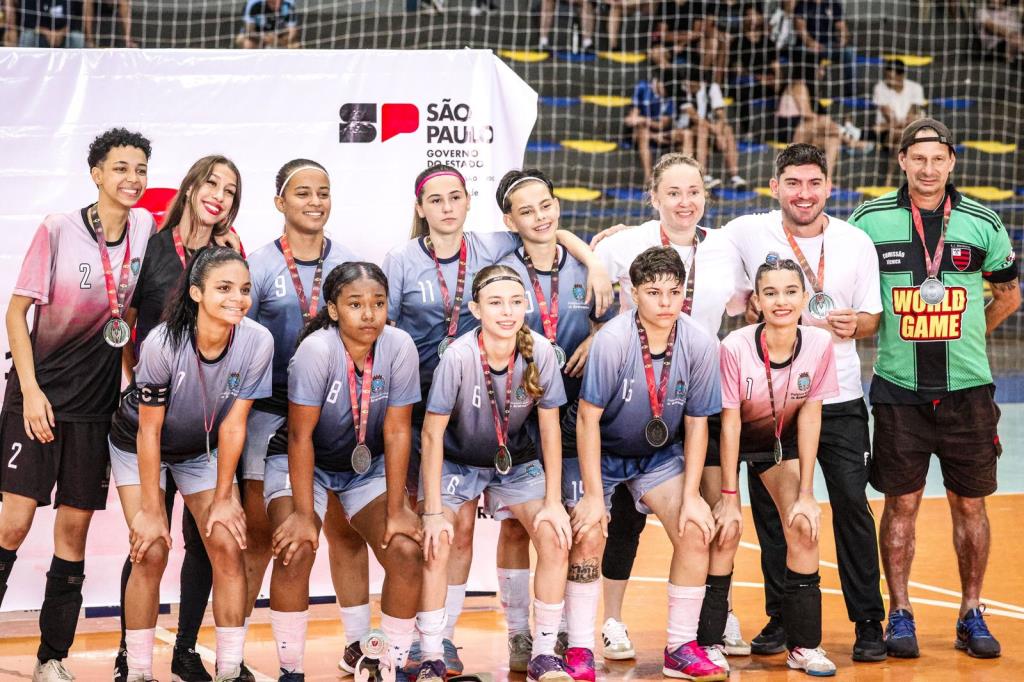 Futsal feminino de base é vice-campeão da Copa Estadual