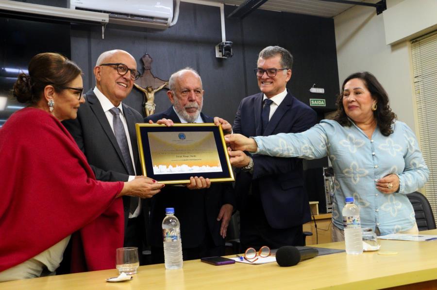 Araraquara acolhe um novo cidadão: Dr. Jorge Hage Zbeidi recebe título honorário