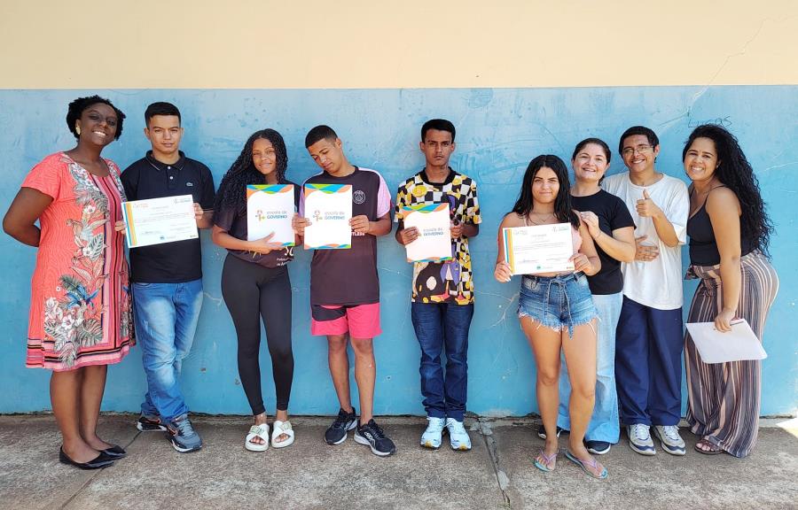 Escola de Governo entrega certificados a integrantes do Programa Filhos do Sol
