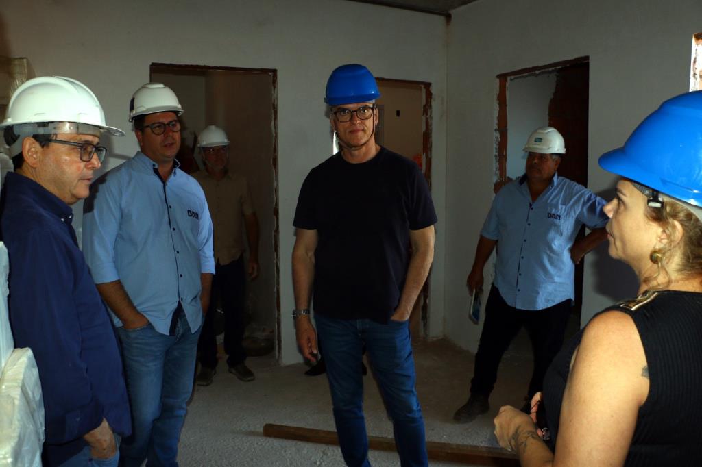 Prefeito acompanha avanço das obras do Residencial Alamedas A