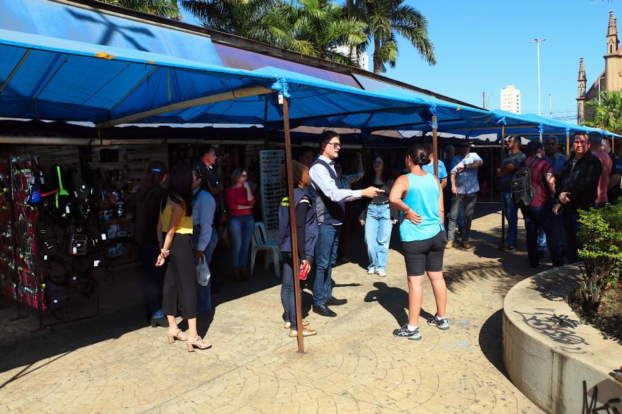 Comércio, segurança e acolhimento social em pauta na Praça Santa Cruz