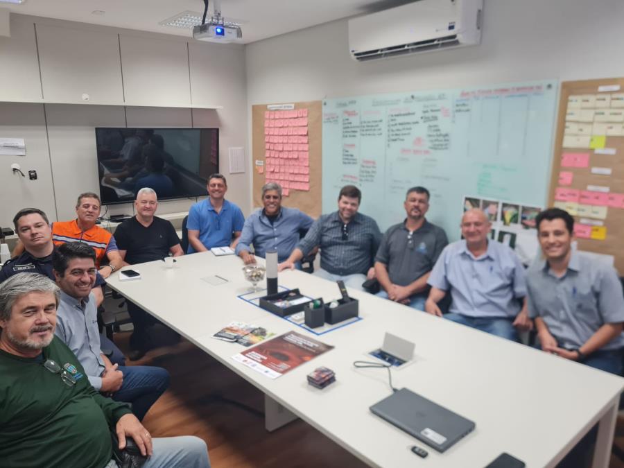 Secretários municipais visitam Usina Santa Cruz para debater medidas de cooperação sobre incêndios