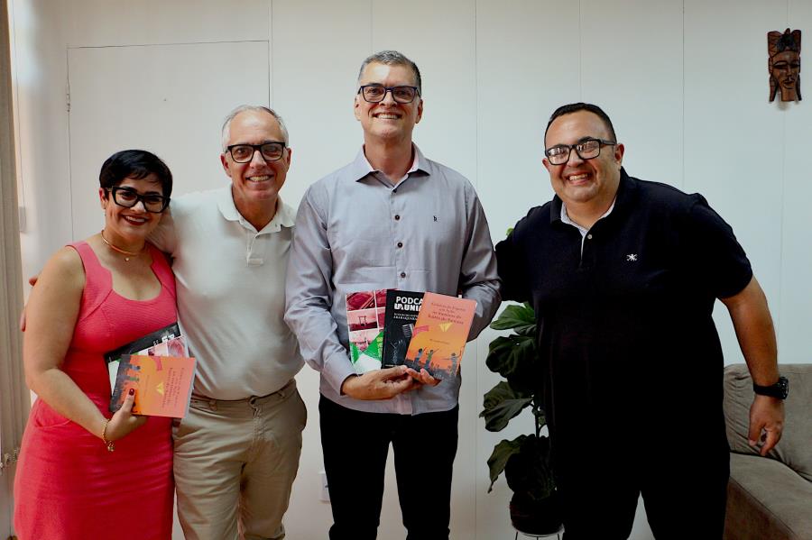 Prefeito recebe autor de livro que valoriza a história esportiva e cultural de Araraquara