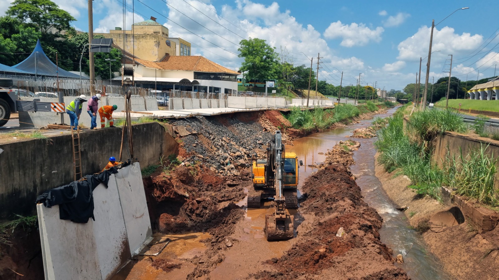 Macrodrenagem na Via Expressa avança com estrutura de concreto armado