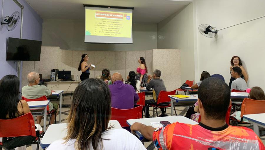 Aula de boas-vindas dá início ao Curso de Língua Portuguesa para Imigrantes