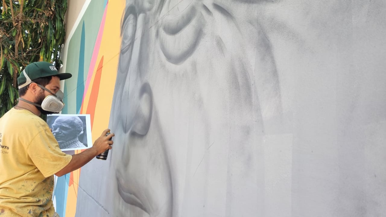 “Páginas de Concreto”: projeto da Cultura propõe grafites para homenagear personalidades e embelezar a cidade