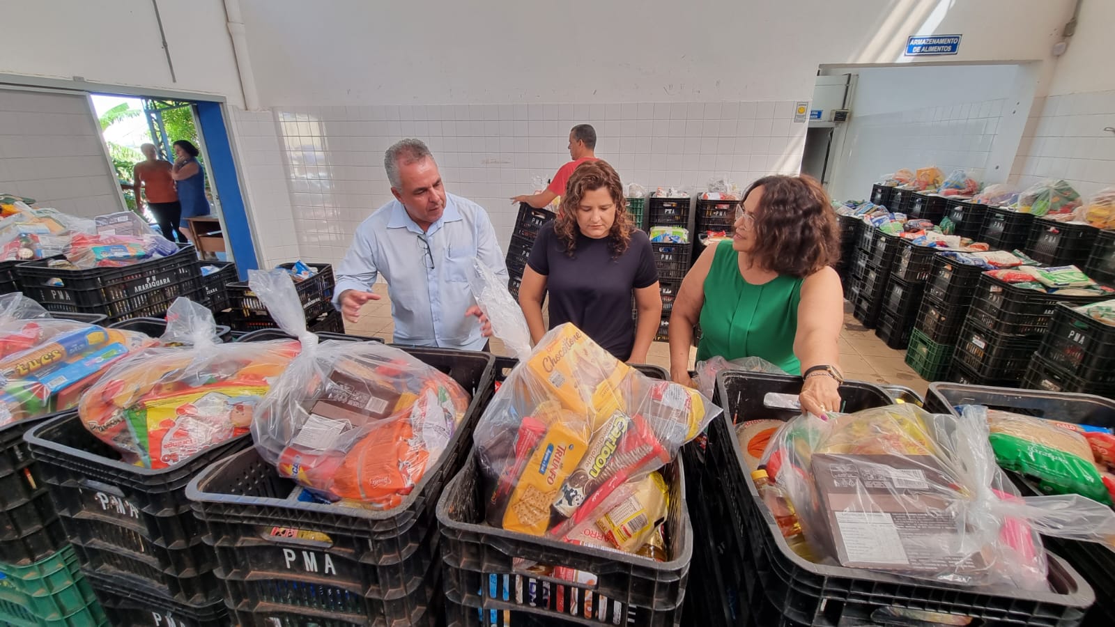 Entidades assistenciais recebem 7 toneladas de alimentos da campanha "Natal Sem Fome"