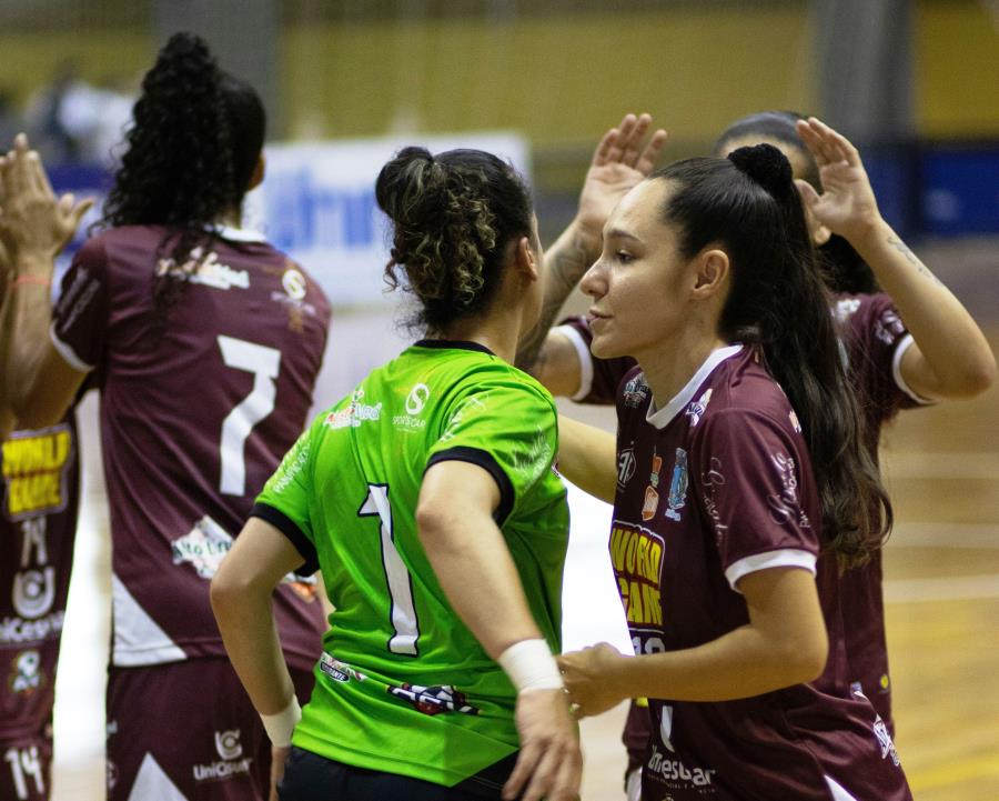 Futsal Feminino de Araraquara é tricampeão da Liga Paulista