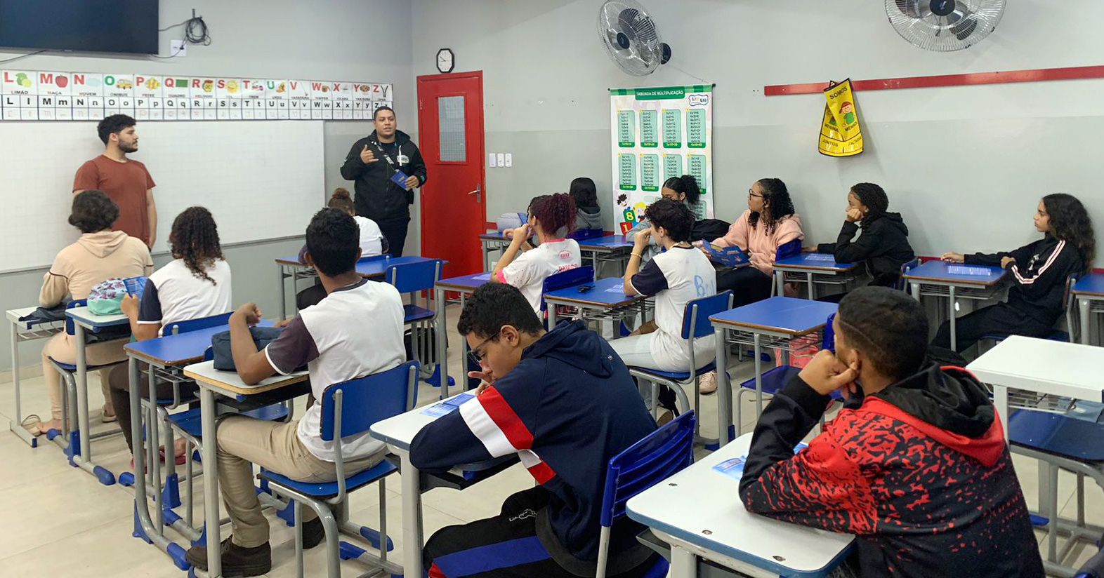 Programa "Diálogos de Cidadania" realiza ação com alunos da Emef do Hortências