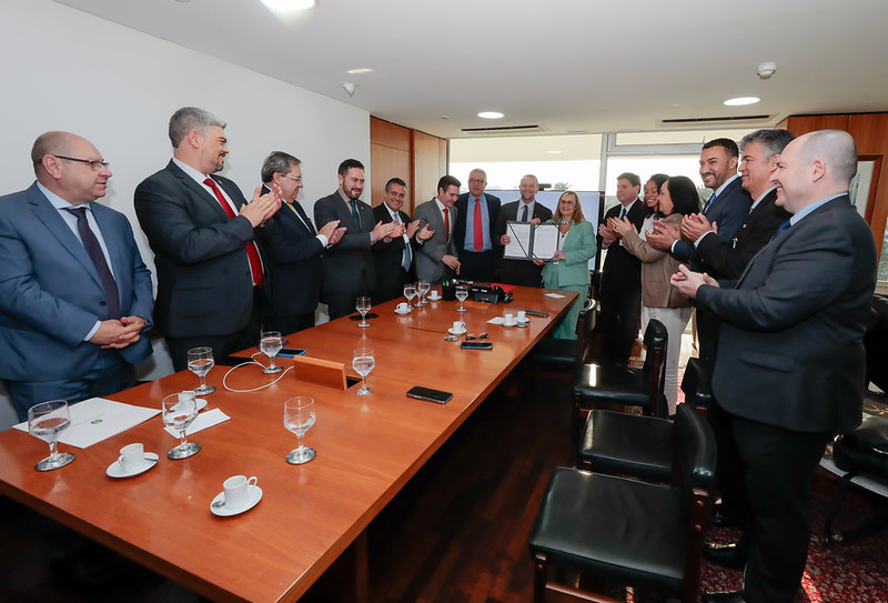 Edinho assina convênio de R$ 143 milhões do Governo Lula para Araraquara