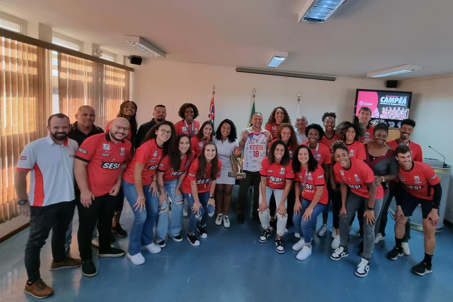 Prefeito Edinho recepciona equipe campeã brasileira de basquete