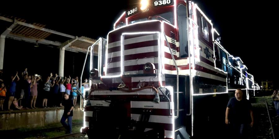 Trem iluminado da Rumo brilhará nos trilhos de Jales na segunda e terça-feira