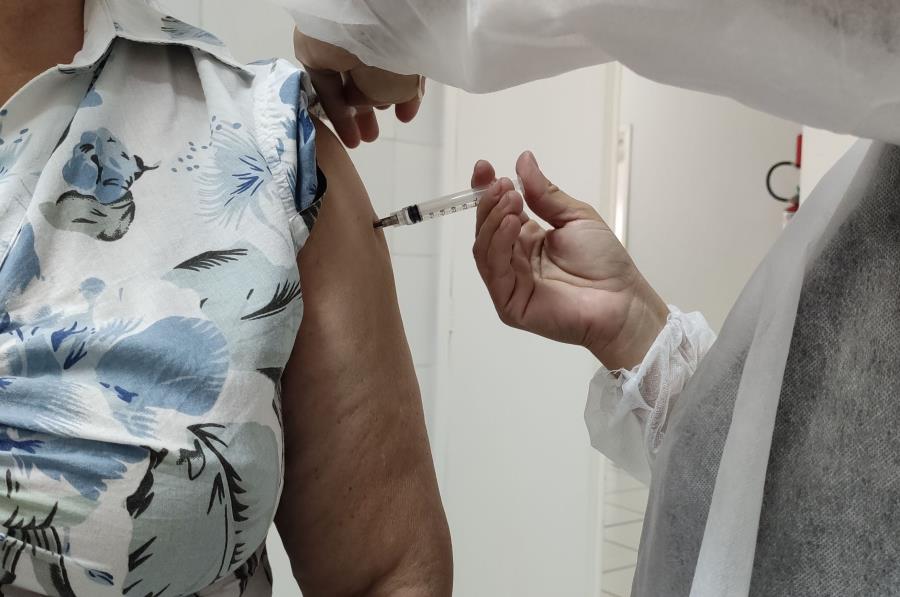 Vacina bivalente contra a covid-19 começa a ser aplicada na segunda-feira em Jales