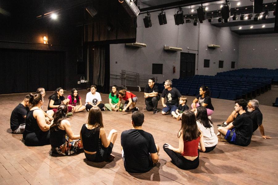 Pela primeira vez, em 34 anos, a Escola Livre de Teatro, em parceria com a Prefeitura de Jales vai oferecer oficinas de teatro gratuitas